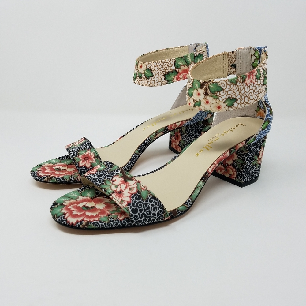Bettye Muller Floral Tangle Block Heel Sandals 8.5